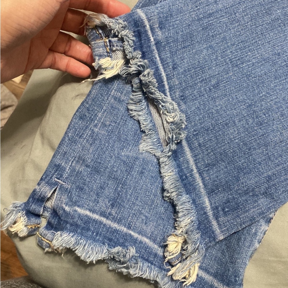 Distressed Cropped/ Capri Size 3 - Picture 10 of 12